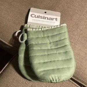 Cuisinart oven mitts NWT